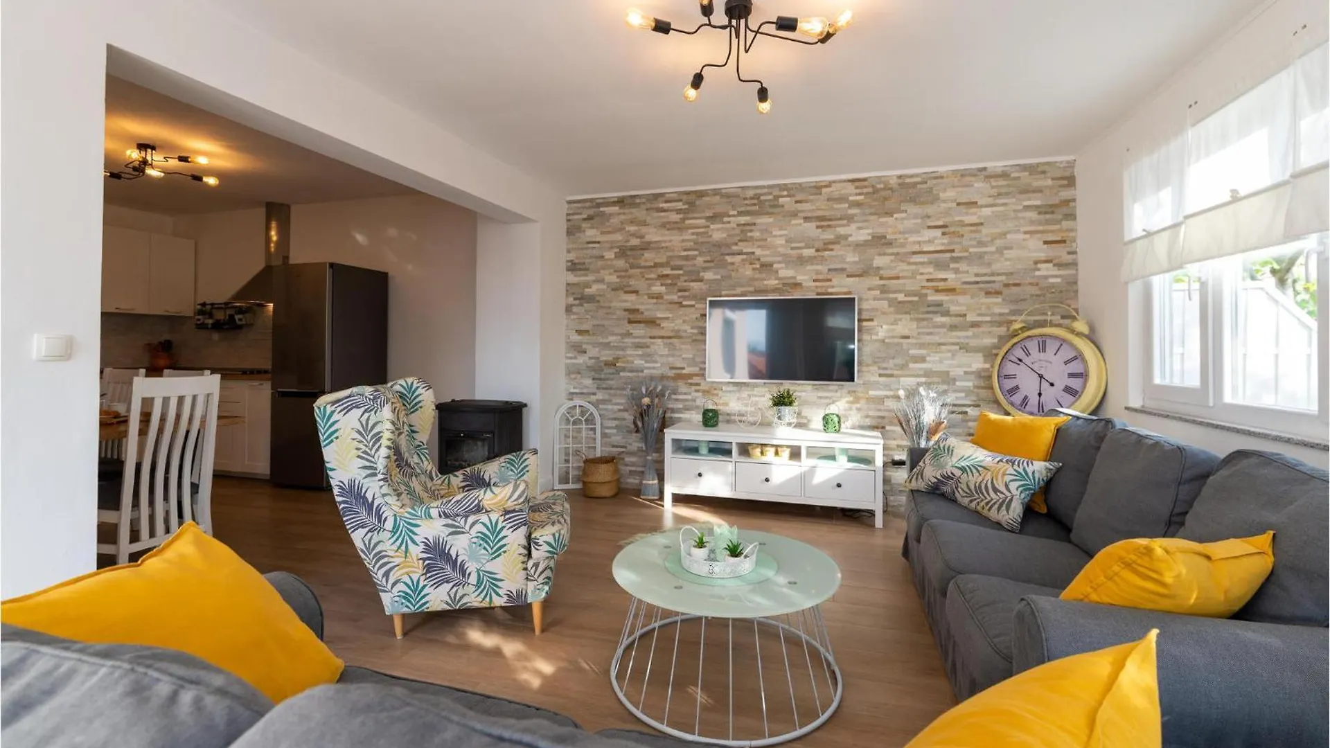 3 Bedroom Stunning Home In Pridraga Croatia