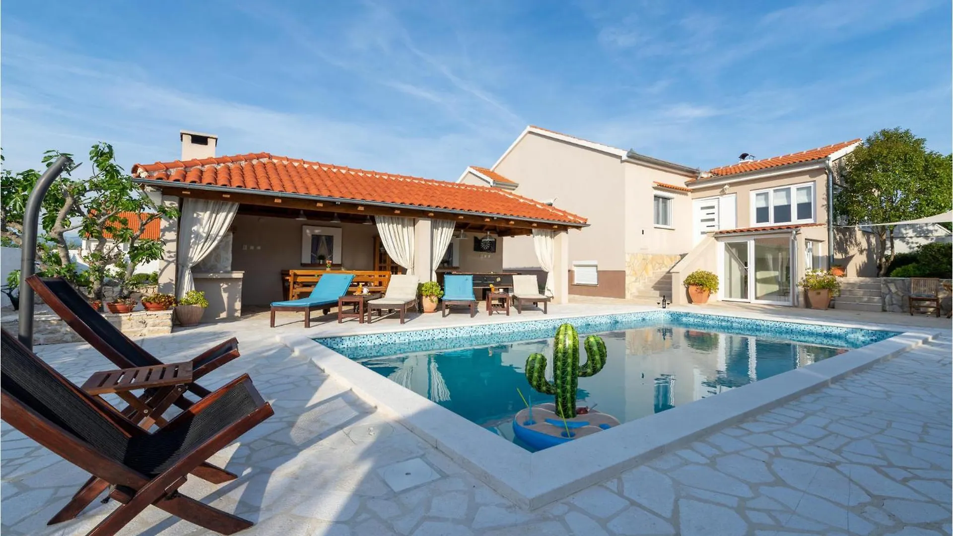 3 Bedroom Stunning Home In Pridraga Holiday home